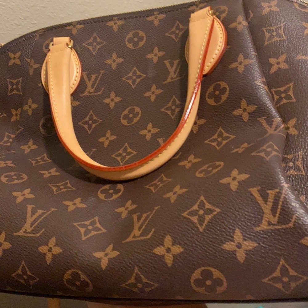 Louis Vuitton Rivoli Crossbody - Picture 4 of 14